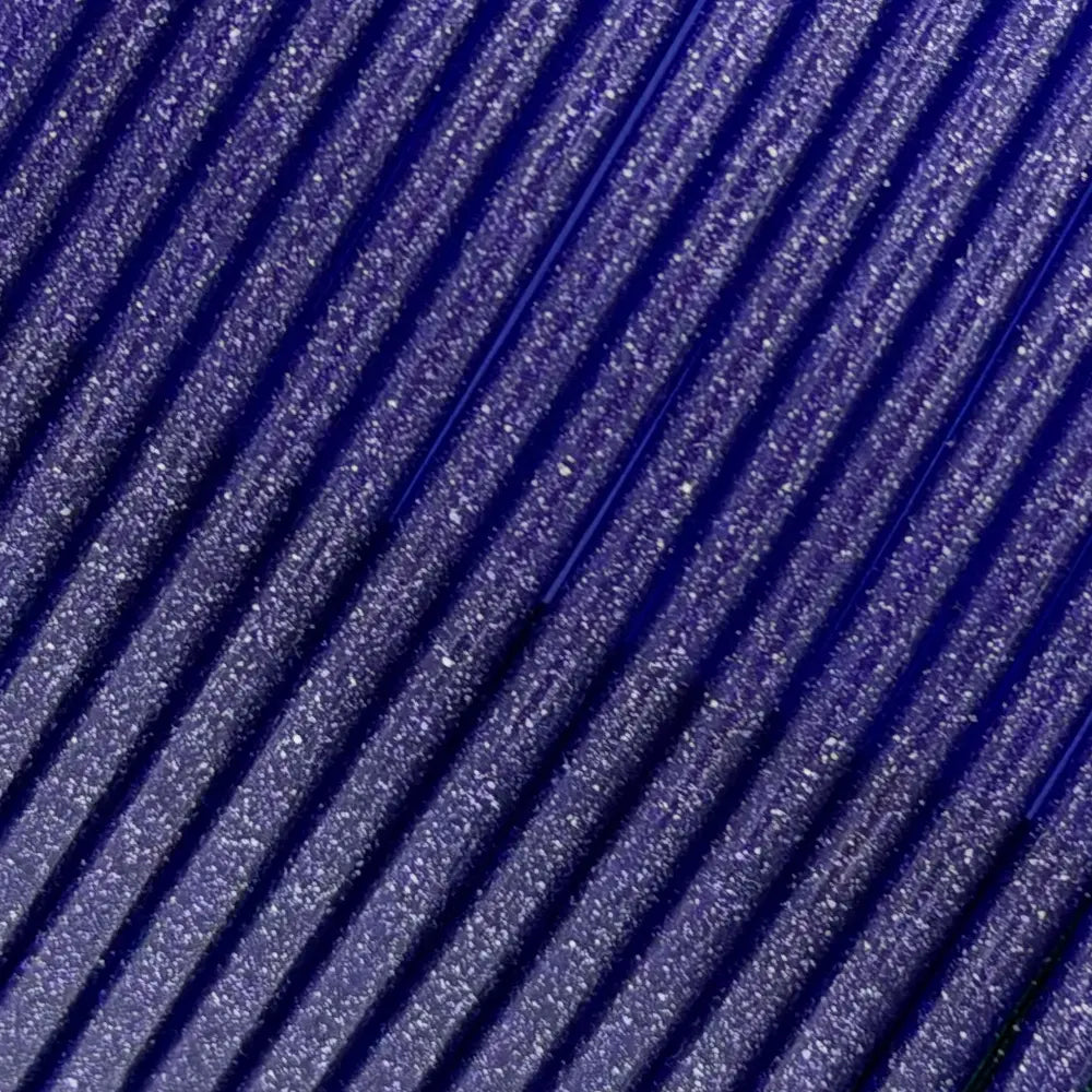 Filament Nahaufnahme von PLA+ Flitterlila. Hersteller Filament Unger